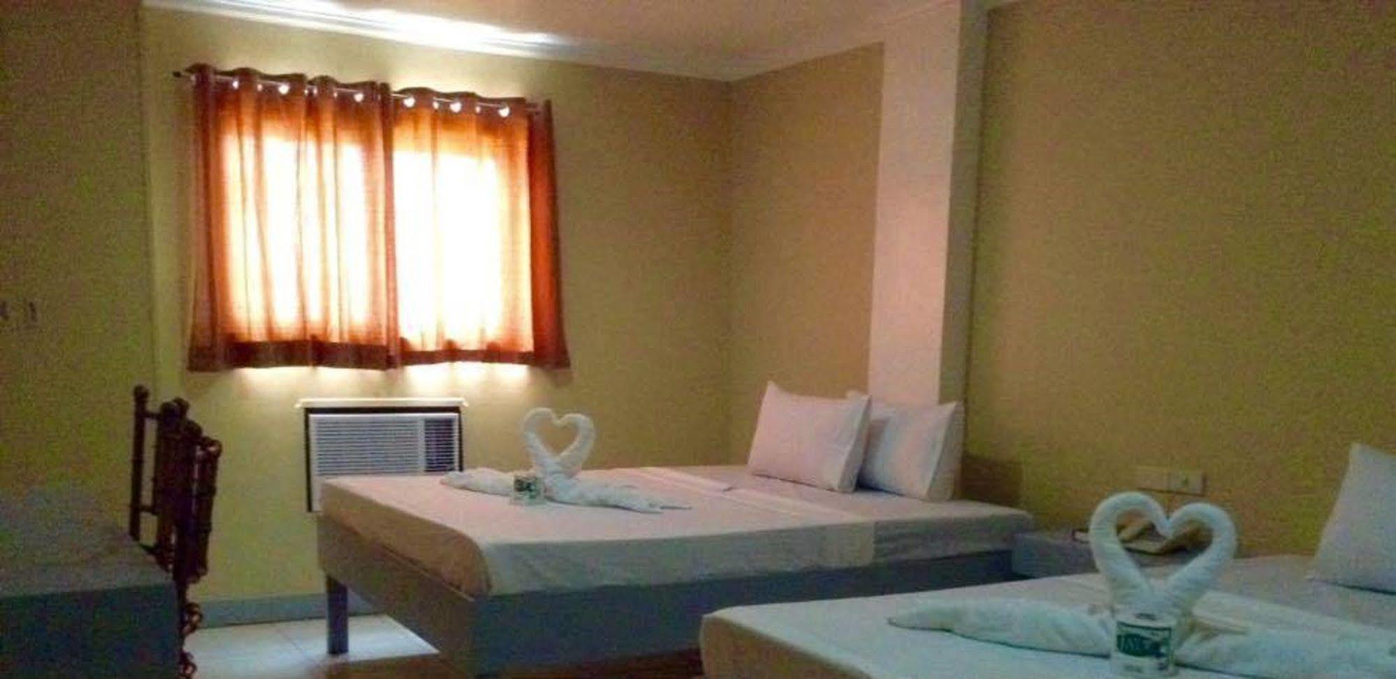 Ukl Ever Resort Hotel Laoag Ngoại thất bức ảnh