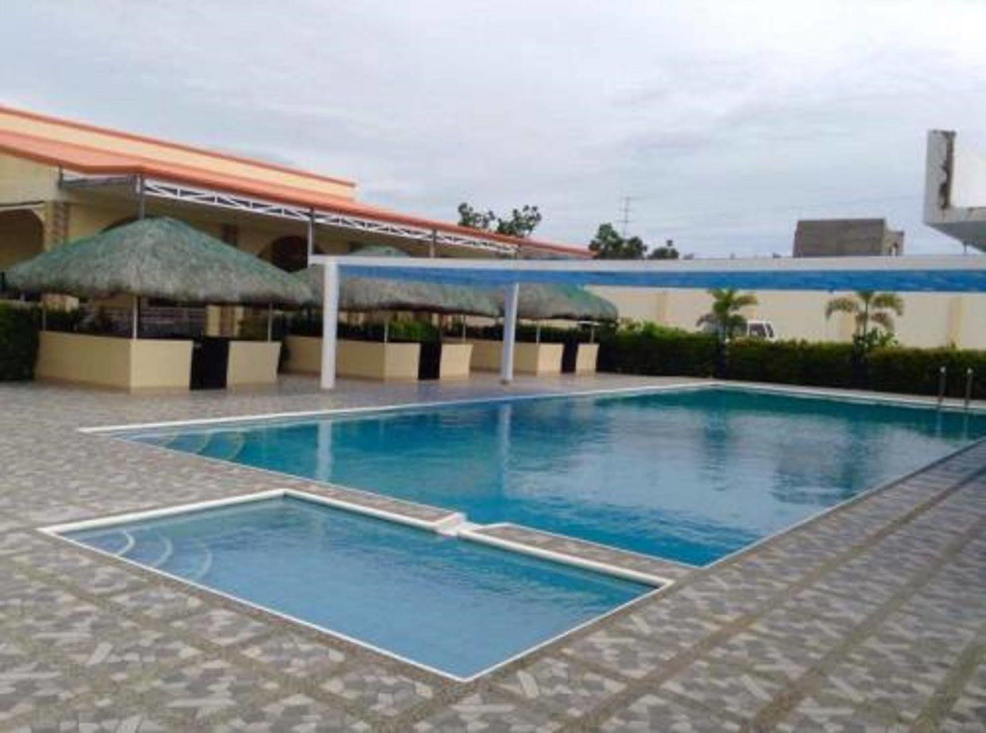 Ukl Ever Resort Hotel Laoag Ngoại thất bức ảnh